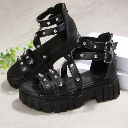Amira | Sandalias de Cuña con Plataforma y Tachuelas