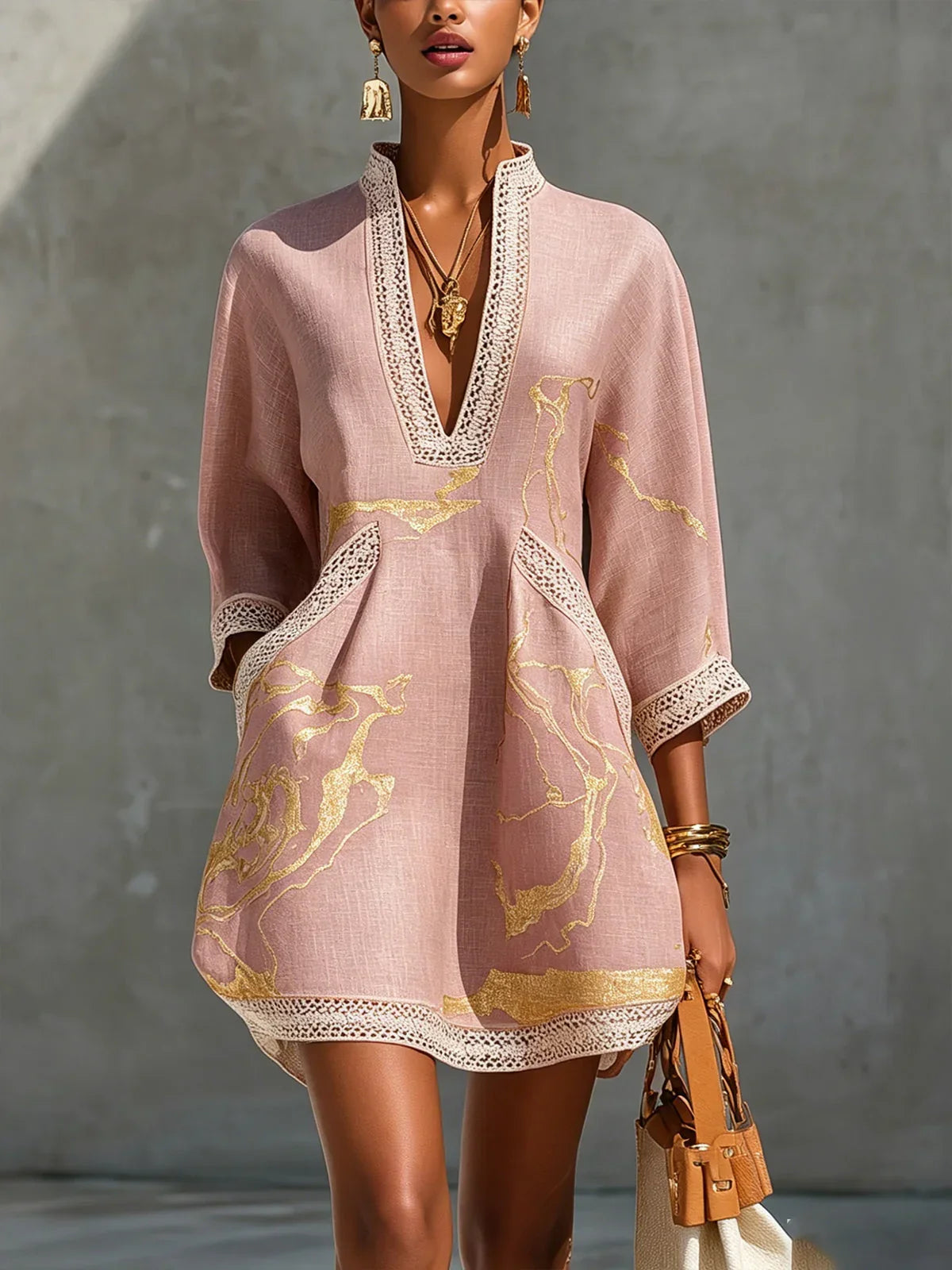 Alexia - Vestido Midi Estampado Mármol Dorado con Escote en V y Crochet